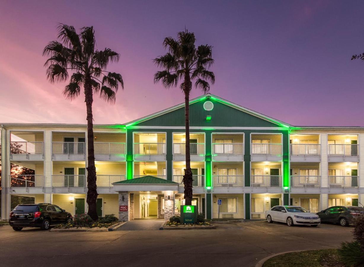 Motel Hometowne By Red Roof - Northwest 2*