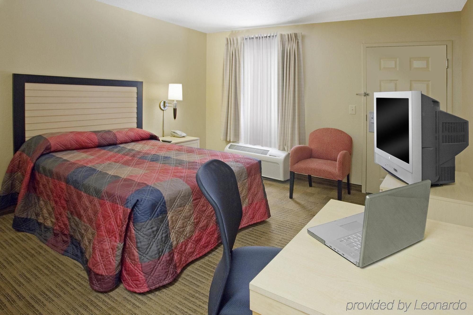 Hometowne By Red Roof - Northwest Motel Houston