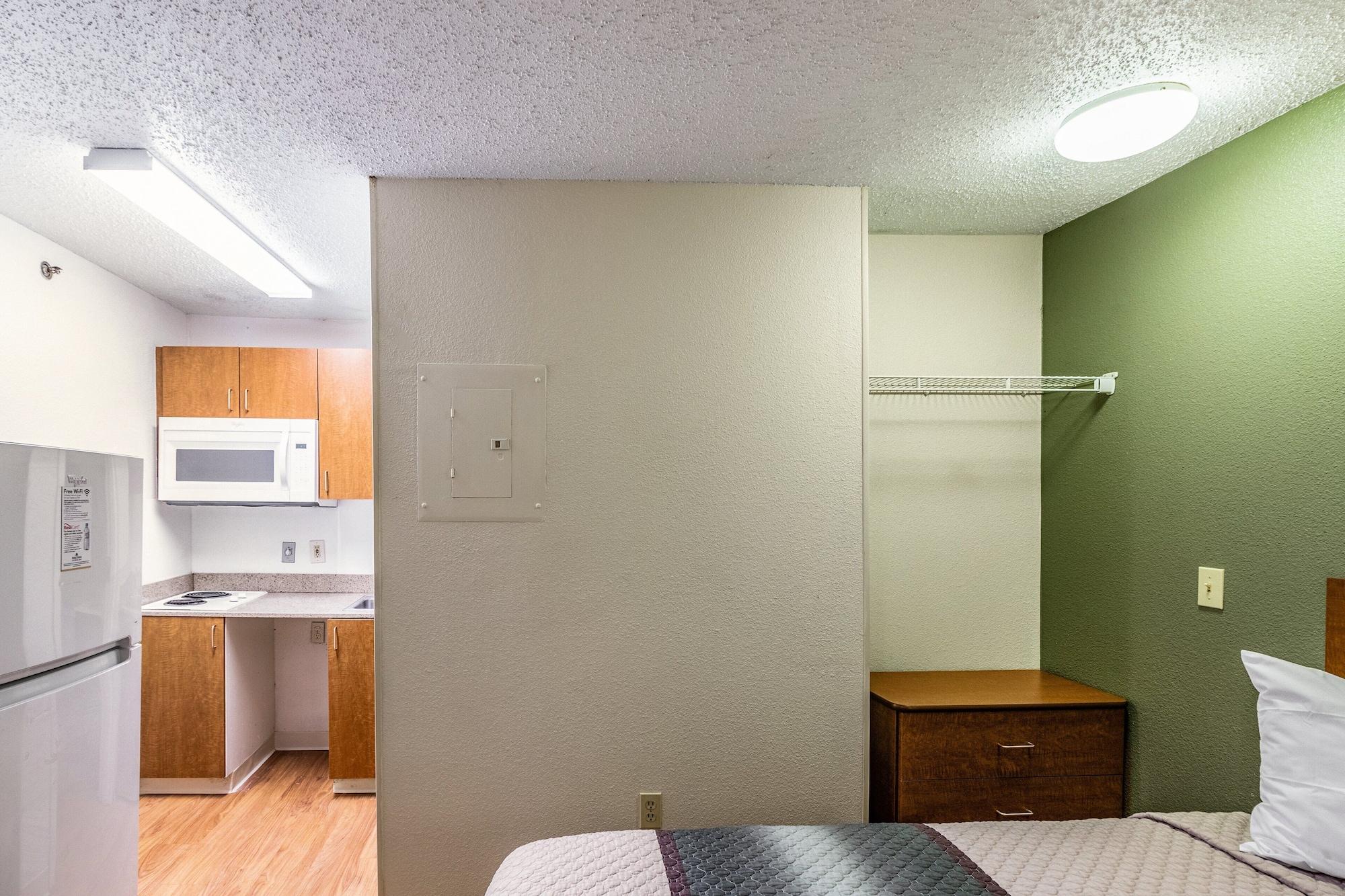 Hometowne By Red Roof - Northwest Motel Houston